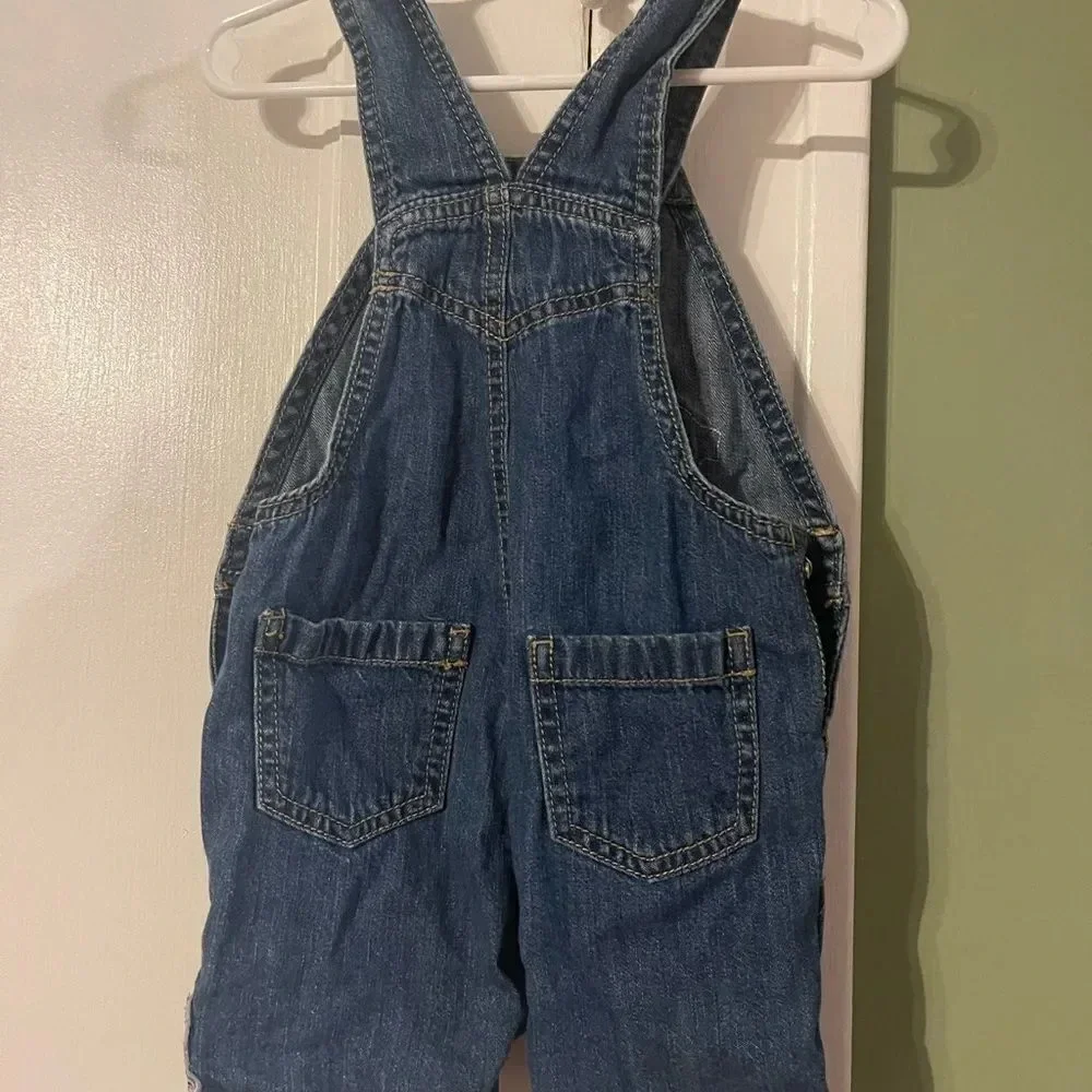 3/$12 kids jean overalls gently used in great condition. Bundle 3 or more $7🎉